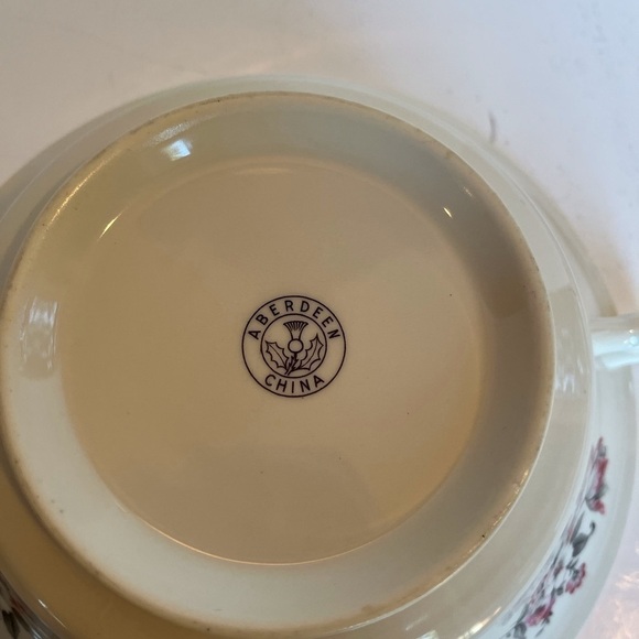 Aberdeen Moss Rose Round Covered Vegetable Dish - Picture 10 of 16